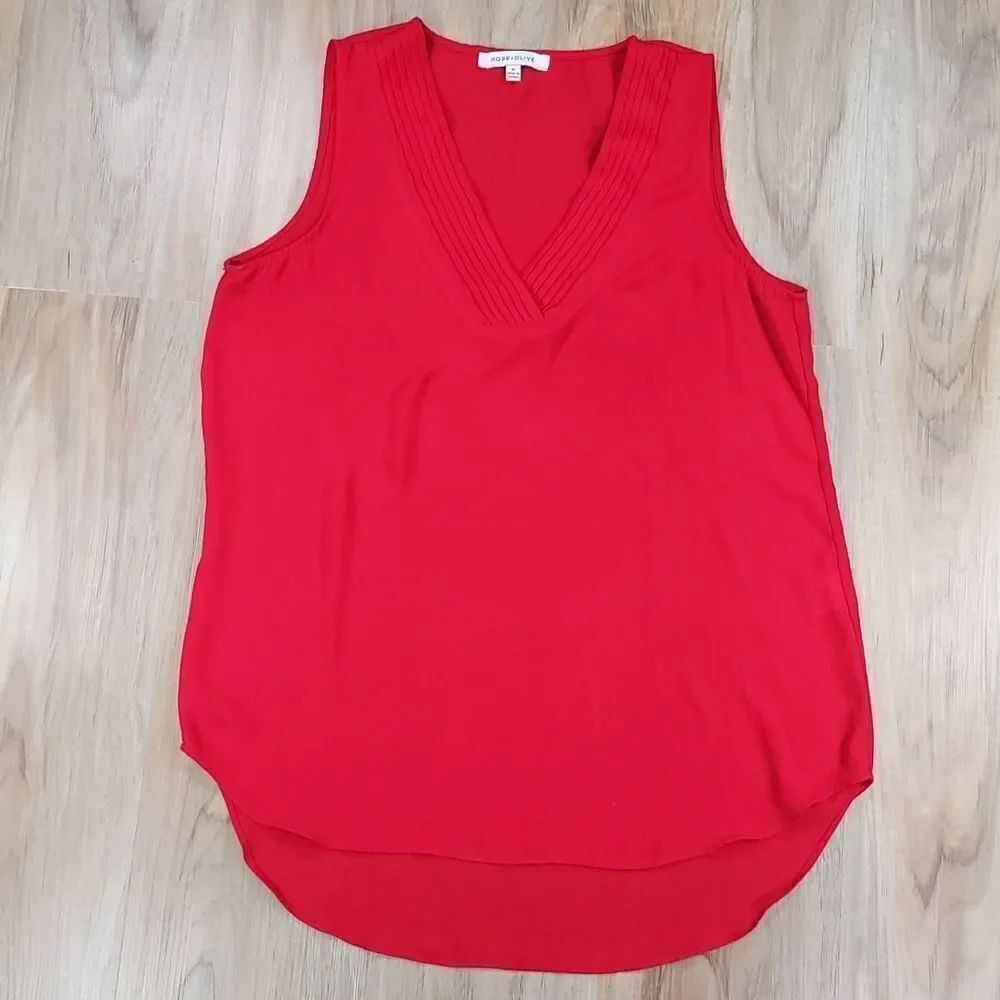 🔹️Anthropologie Rose + Olive Red Pleated Vneck Sleeveless Top Medium